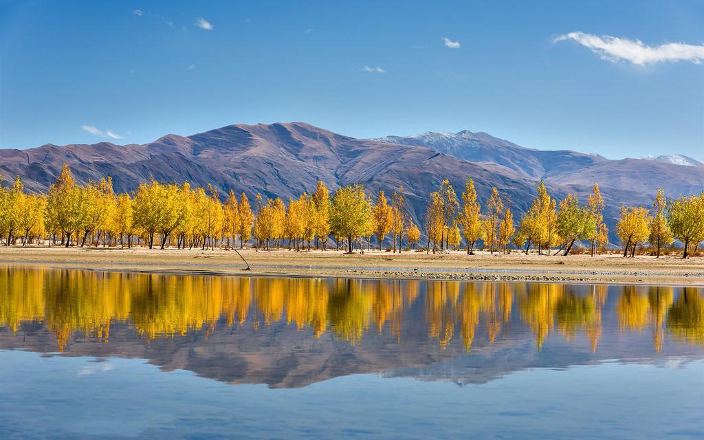 雅鲁藏布江秀丽风景