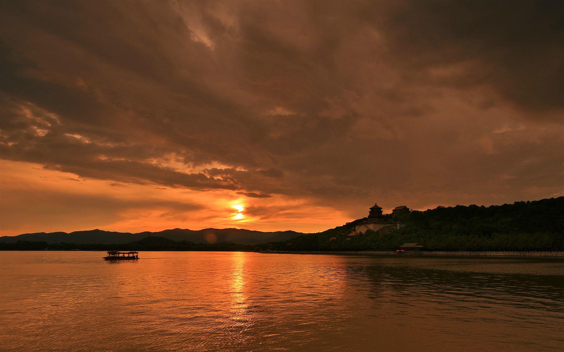 > || 更新时间:2015-12-02 颜色分 红色 关键词:  城市 朝阳 夕阳