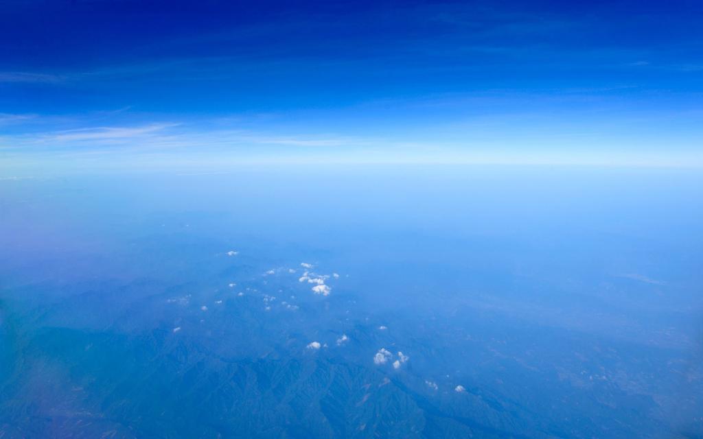 壮阔蓝天白云云端