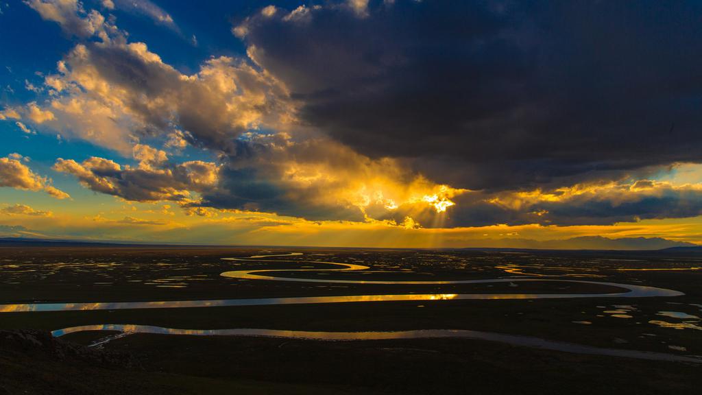新疆巴音布鲁克草原