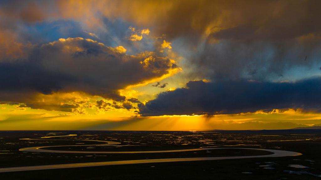 新疆巴音布鲁克草原