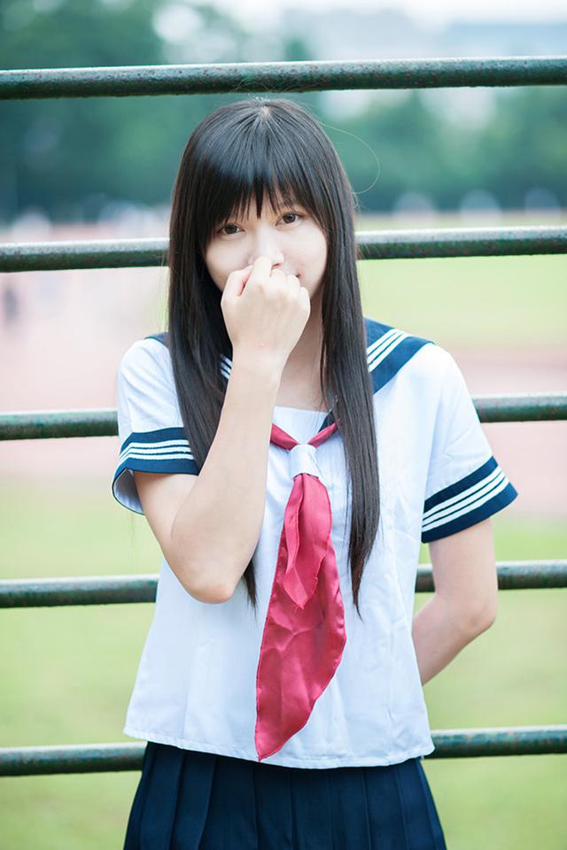 制服少女校园足球场写真