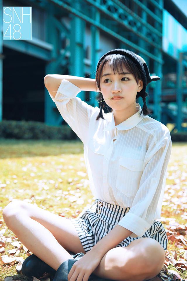 青春少女俏皮户外写真