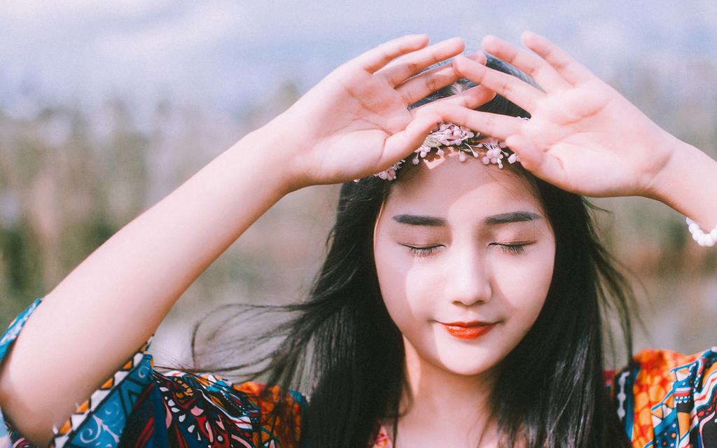 戴花的清纯女神