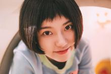 短发森系美女童趣写真