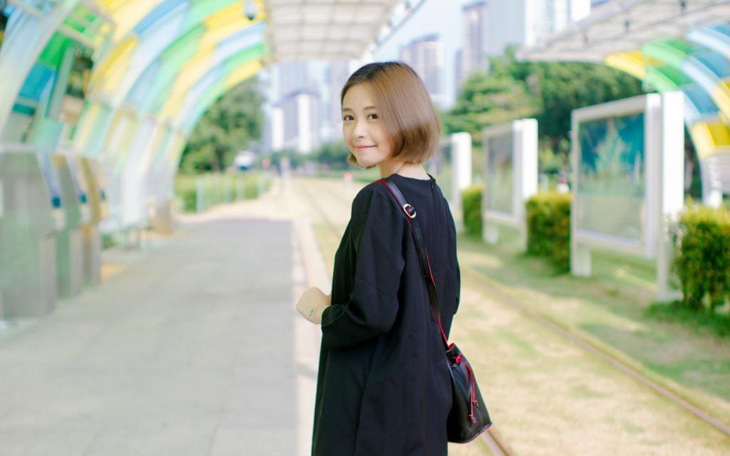 短发俏皮美女写真