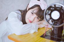 缝纫机女孩家居唯美写真