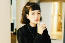 短发少女卧蚕阿姨写真