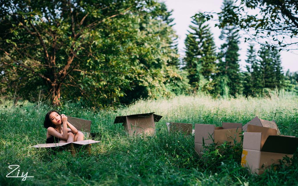 短发美女户外意境美写真