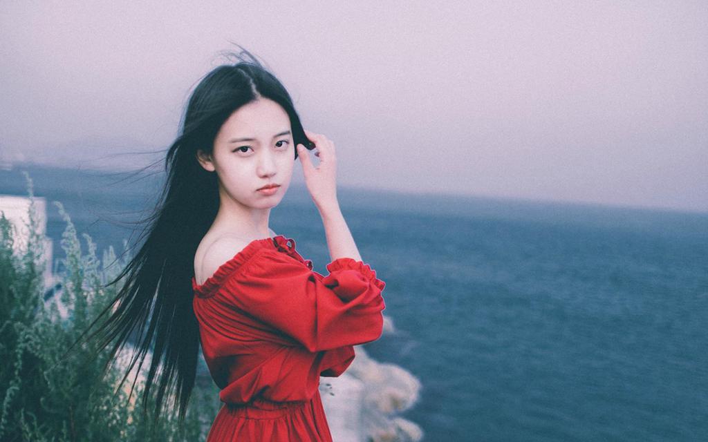 红裙清纯美女户外写真