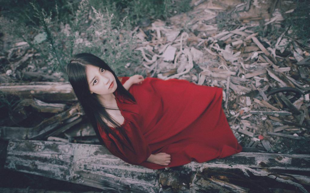 红裙清纯美女户外写真