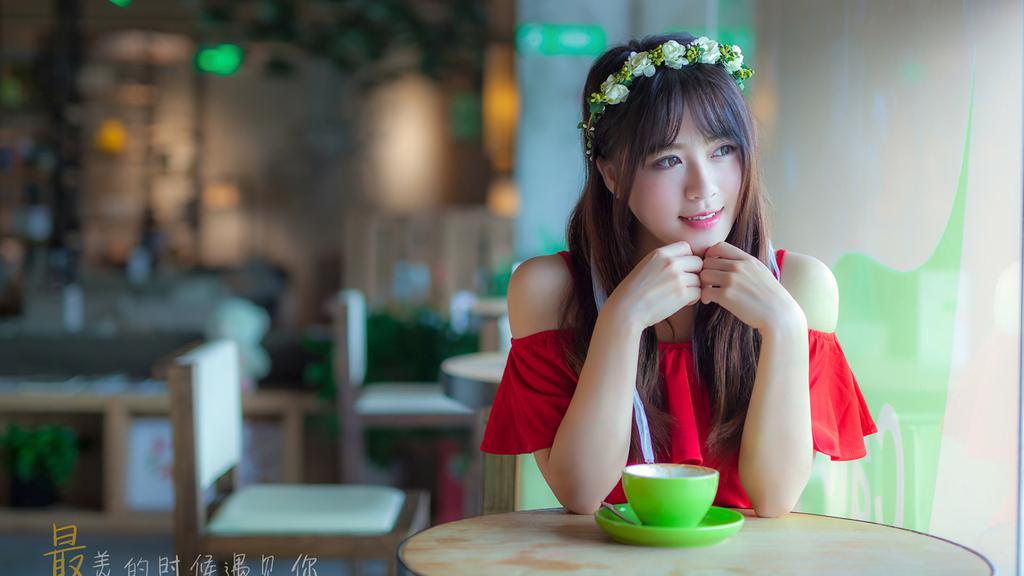 红裙亮丽性感美女