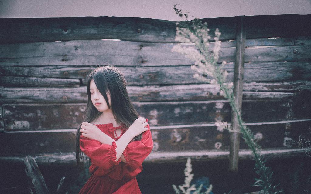 红裙清纯美女户外写真