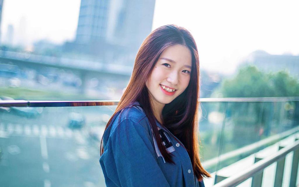 初秋文艺美女街头写真