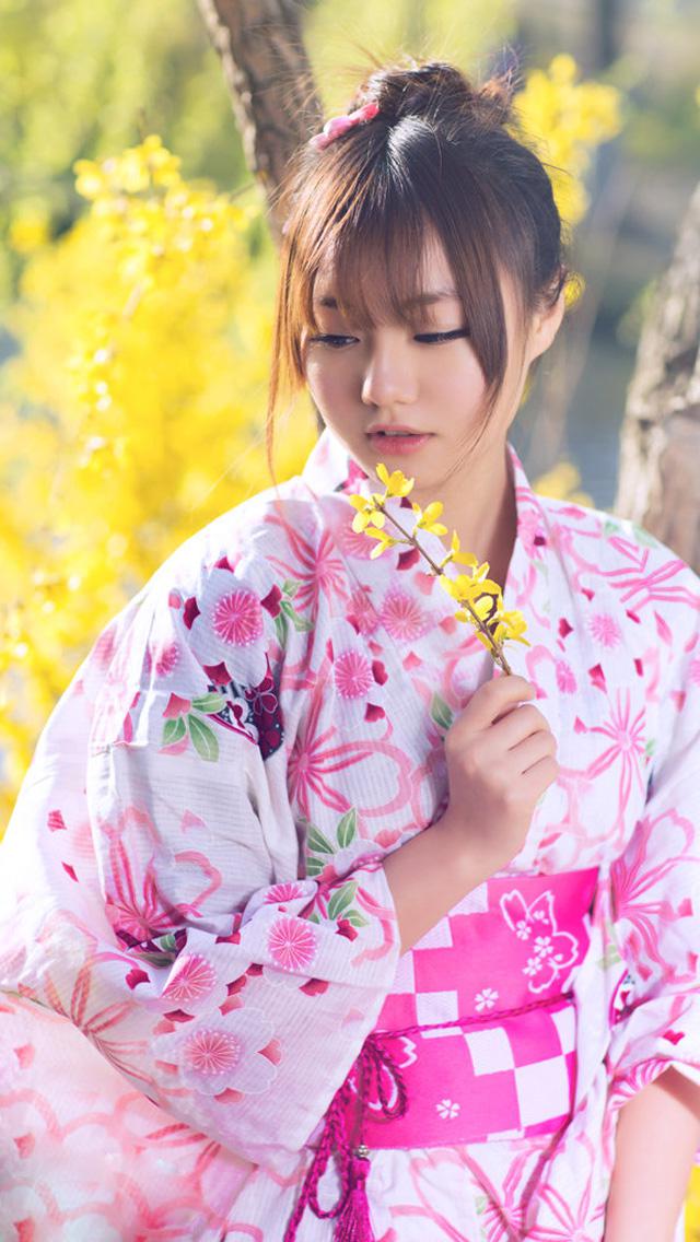 和服美女赏樱花