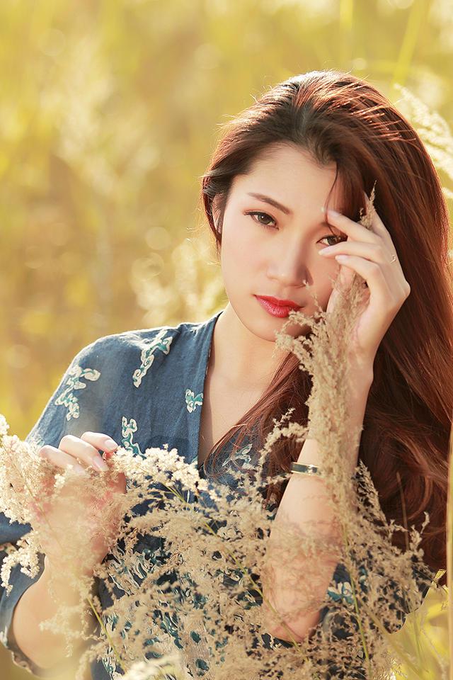 妩媚女神风中摄影写真