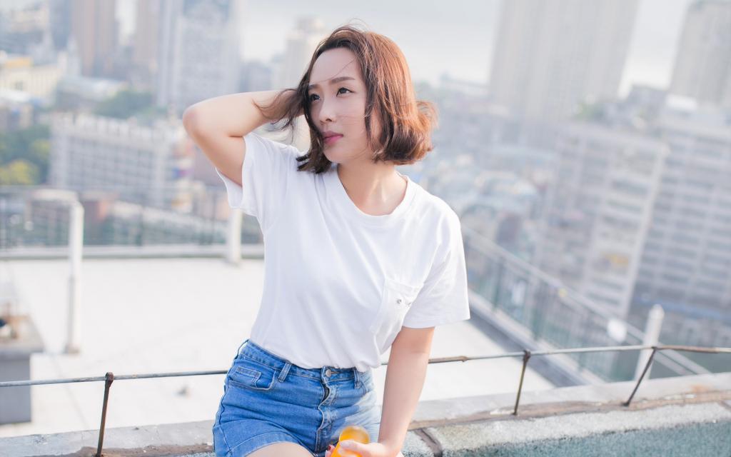 少女天台唯美逆光写真