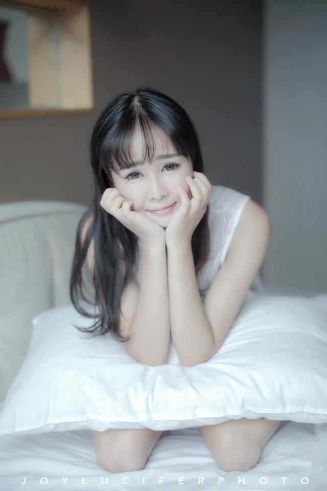 长发美女室内写真