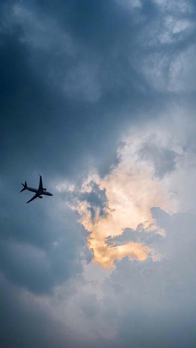 乘一架飞机飞向你的身边