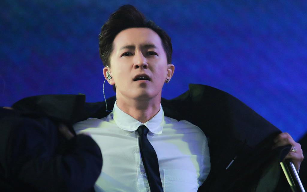 韩庚舞台表演帅气