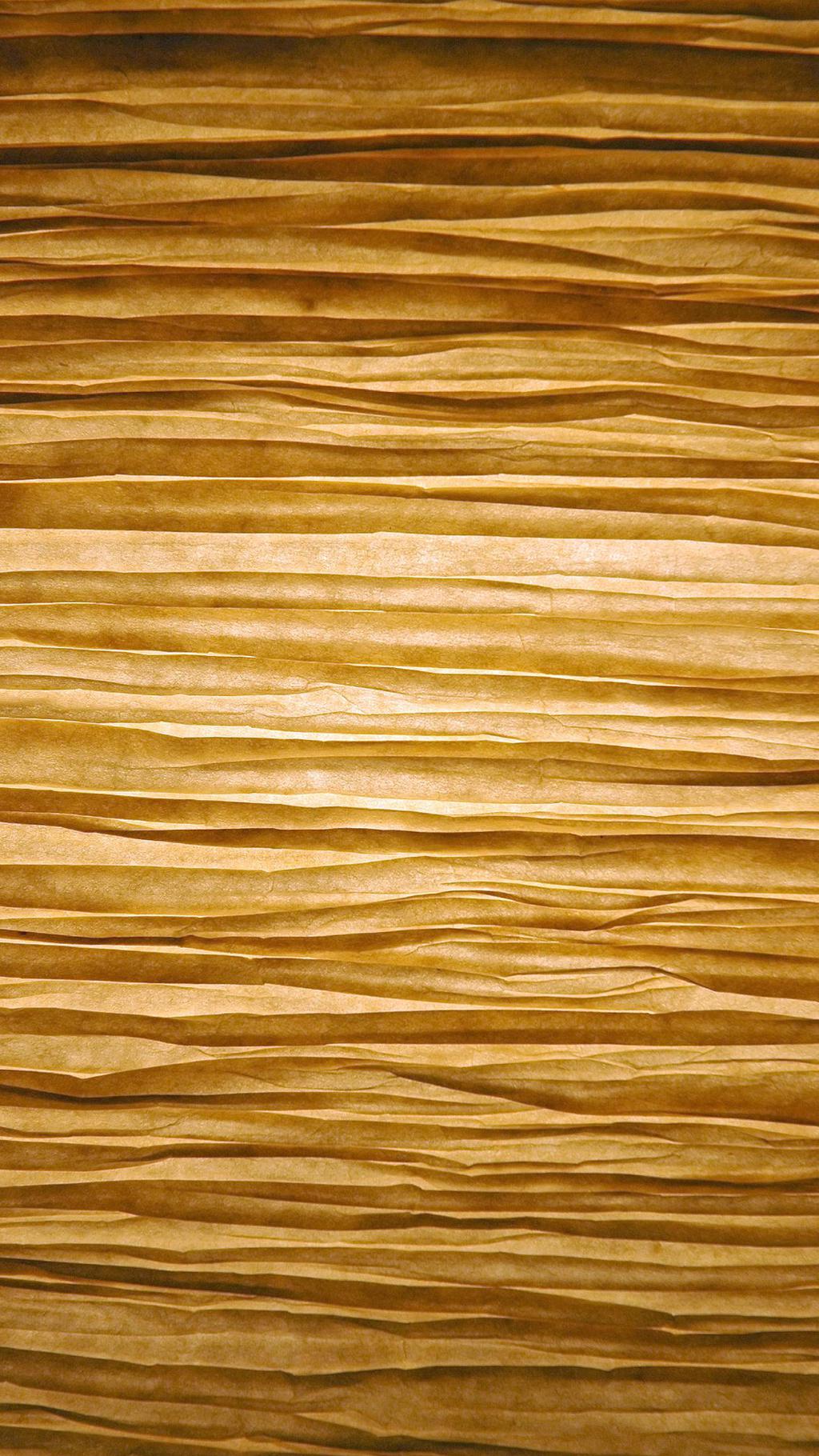 褶皱的纸张背景图