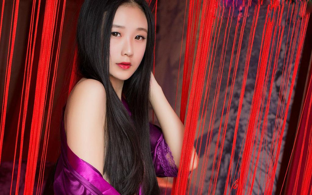 靖瑶Anne红色睡裙私房写真