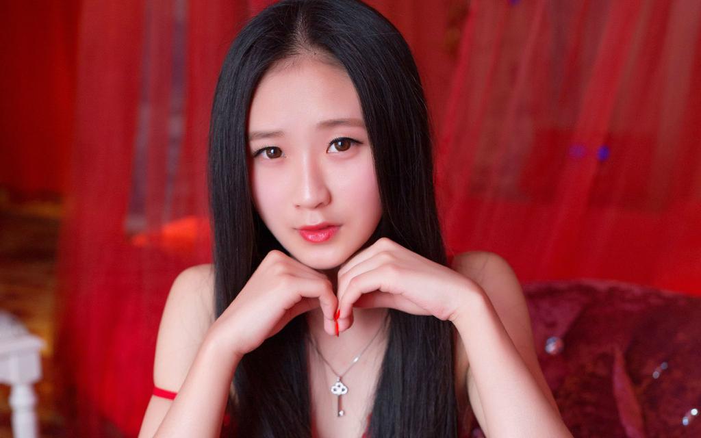 靖瑶Anne红色睡裙私房写真