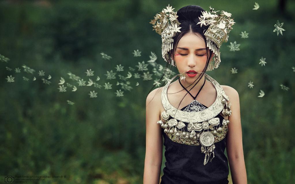 魅力民族风苗妹子