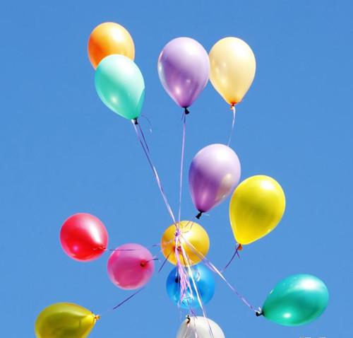 气球下的浪漫情怀