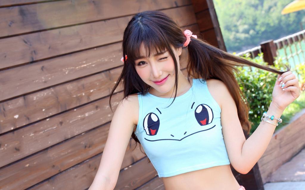 双马尾美女户外写真