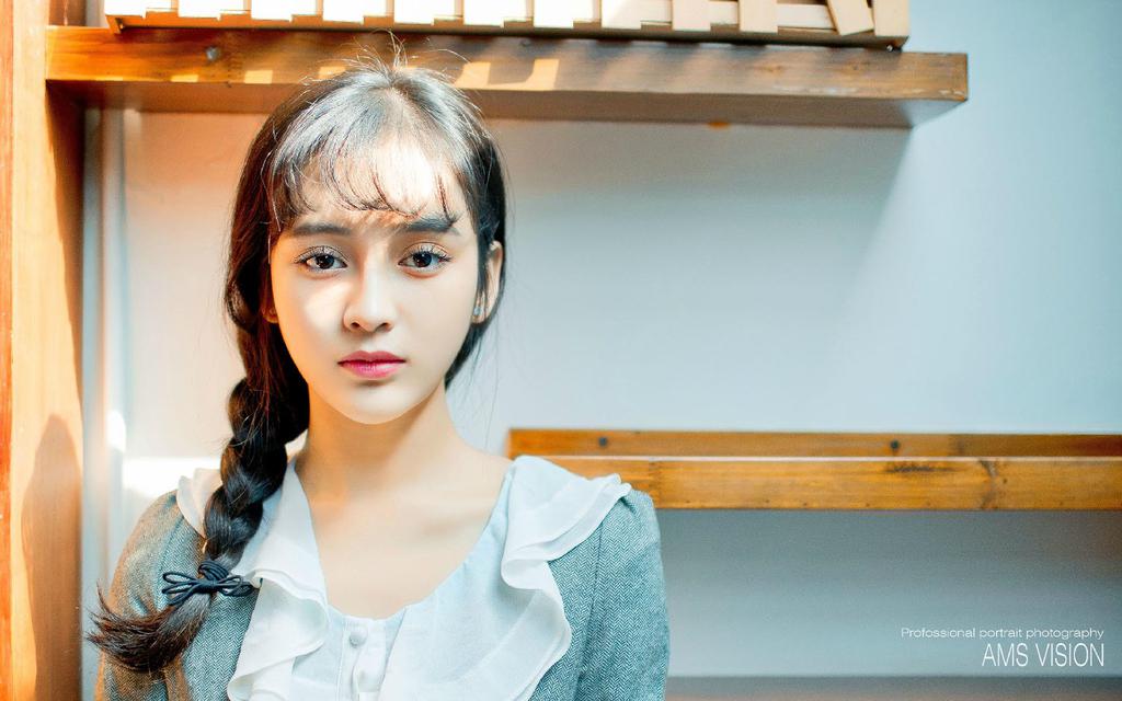 清纯辫子美女