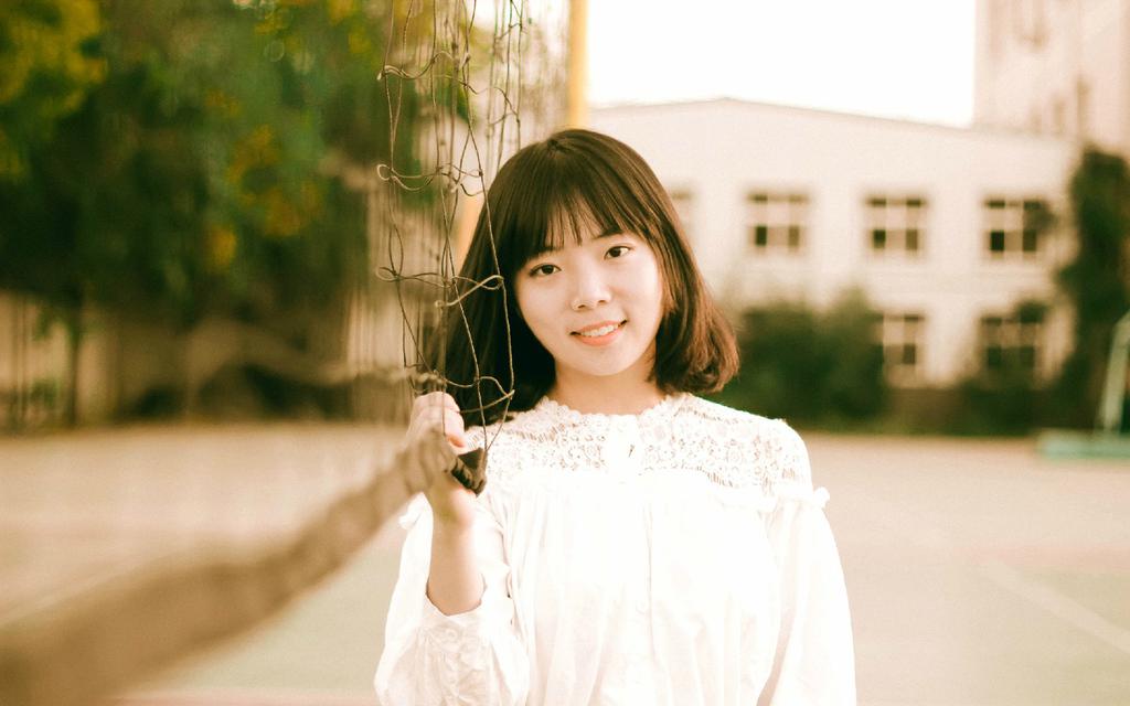 清纯的短发美女