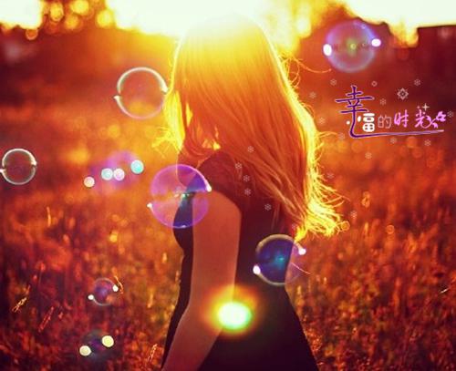 阳光迷人女生背影