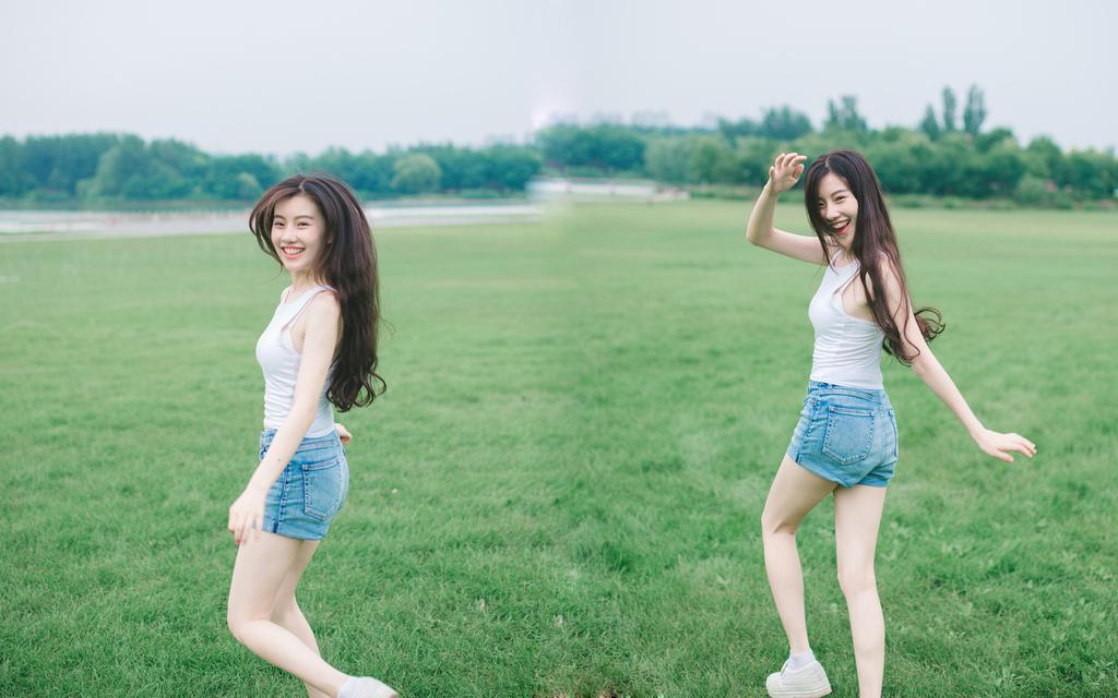 户外玩水的清纯美女