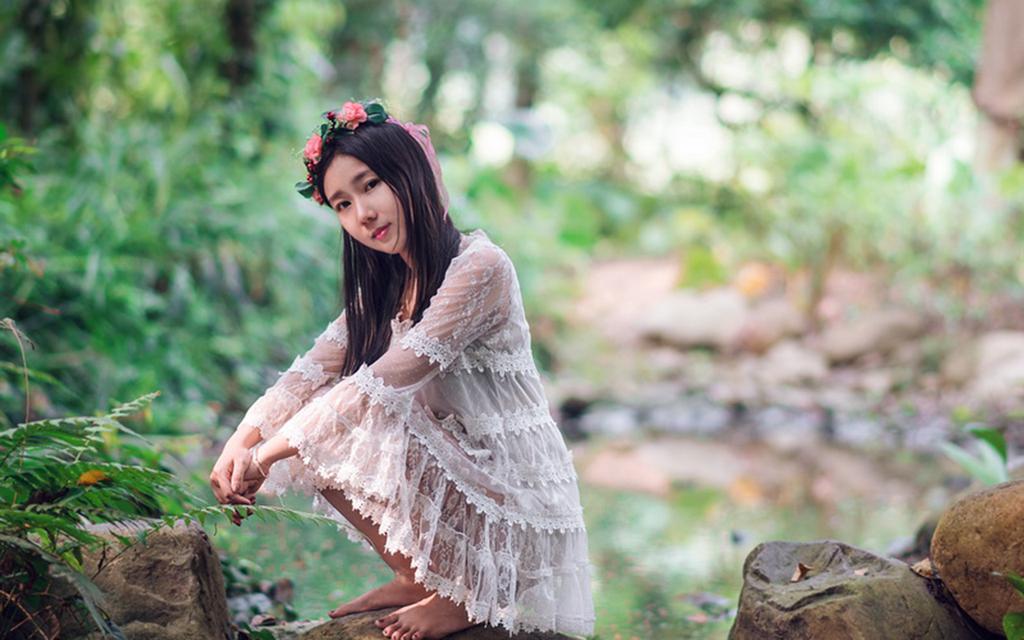 森林中的森系女孩