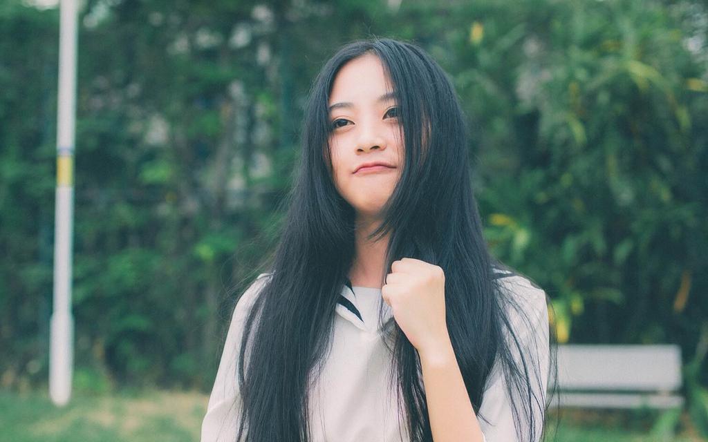 清纯长发校园少女