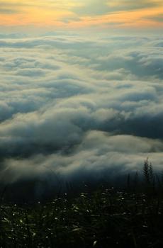 蓝天白云绿色高山-4