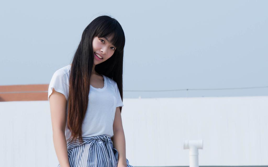长发少女天台文艺写真