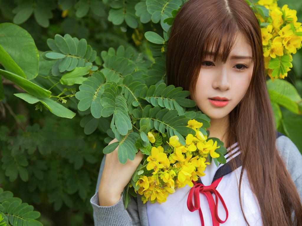 温文尔雅制服少女