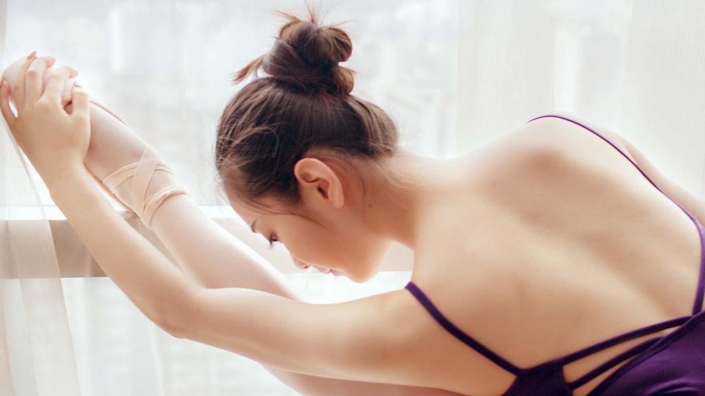 舞姿优美芭蕾美女