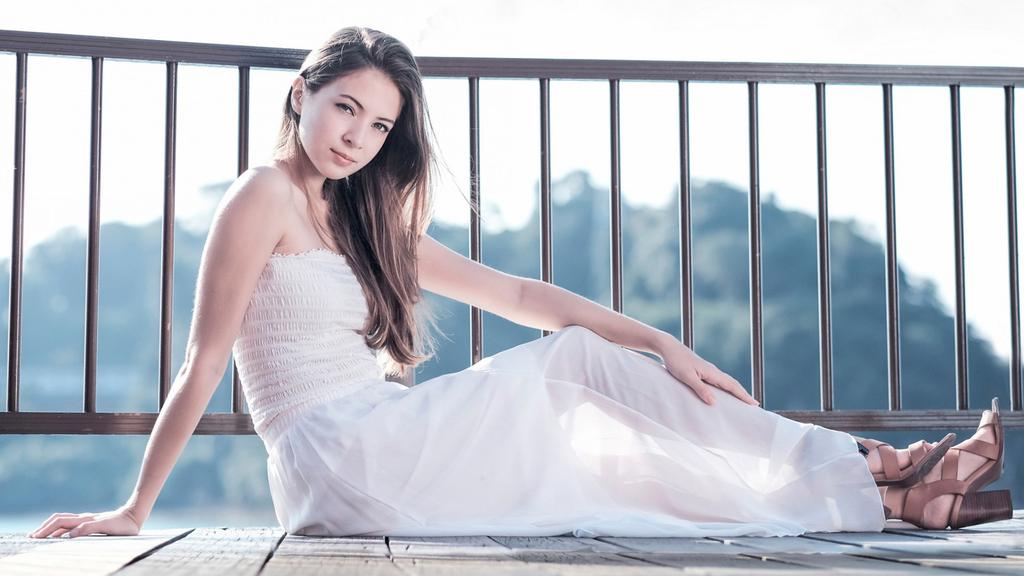 芊芊玉腿性感少女