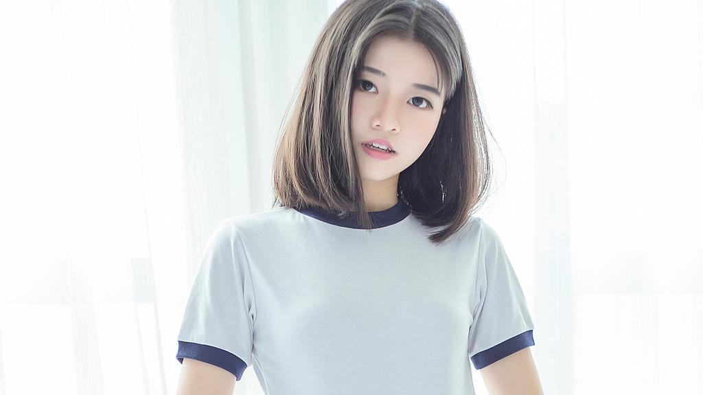 仪态万方撩人女子