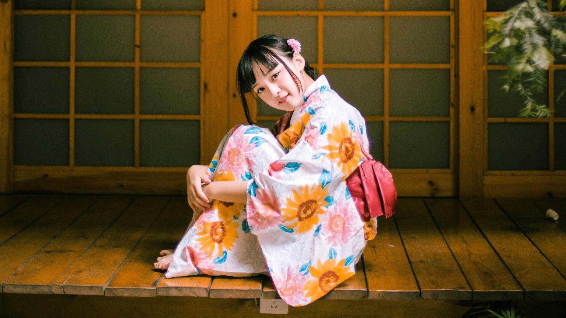 宛转蛾眉和服女子