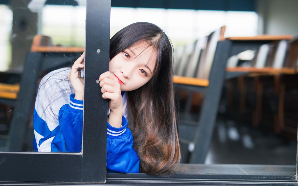 治愈系校服女生