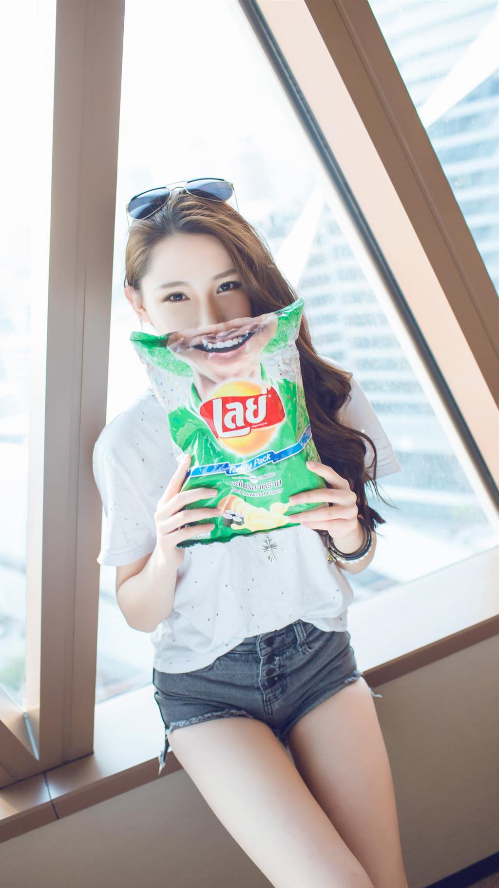 活力热裤长腿美女