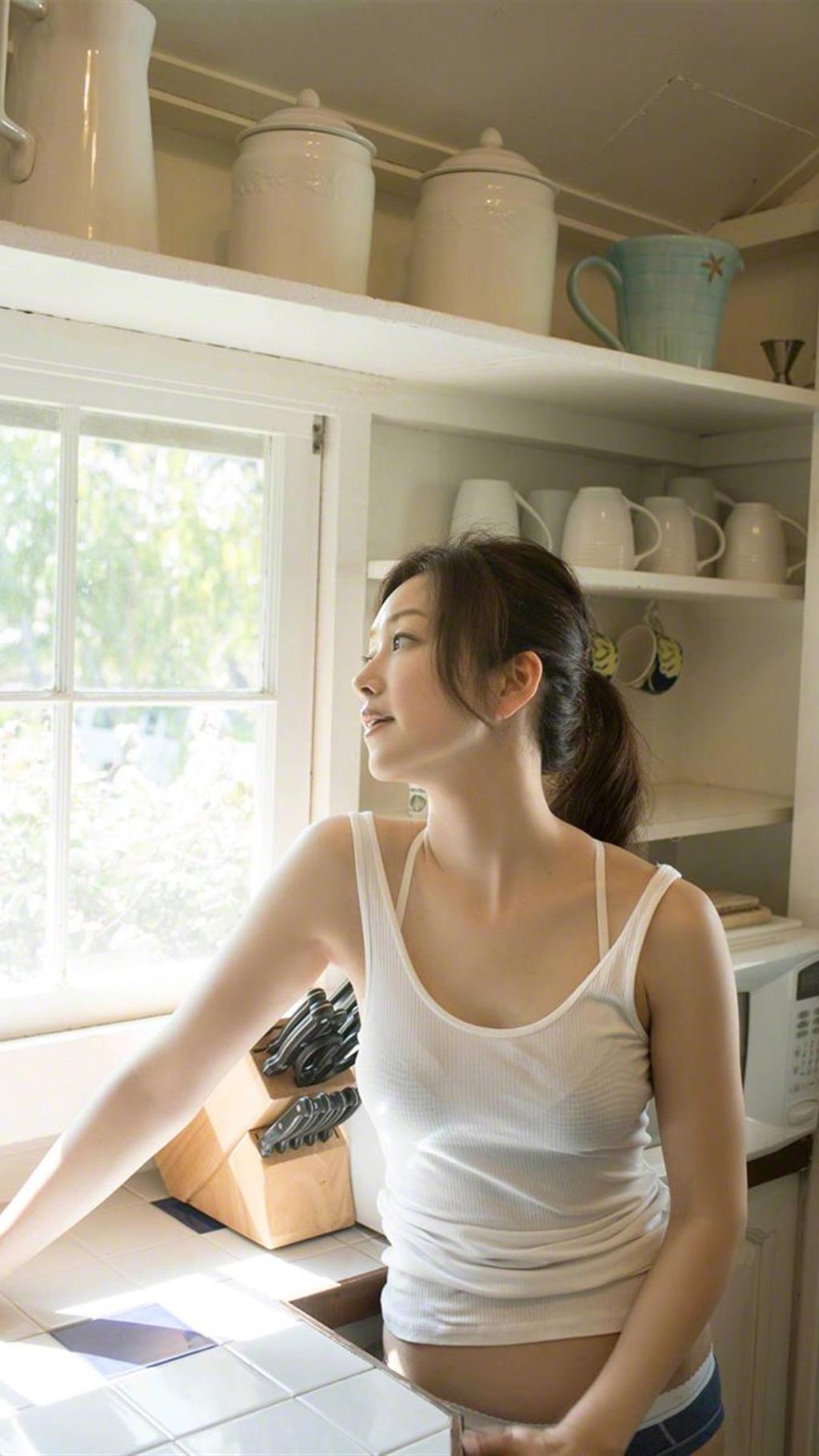 气质白嫩少妇居家写真