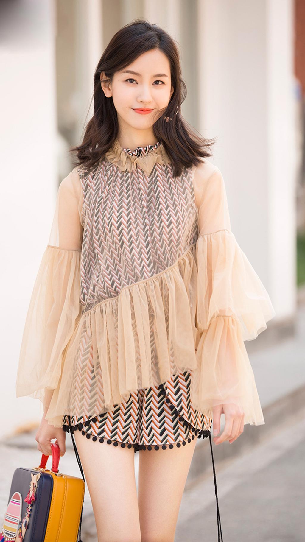 陈都灵街拍写真