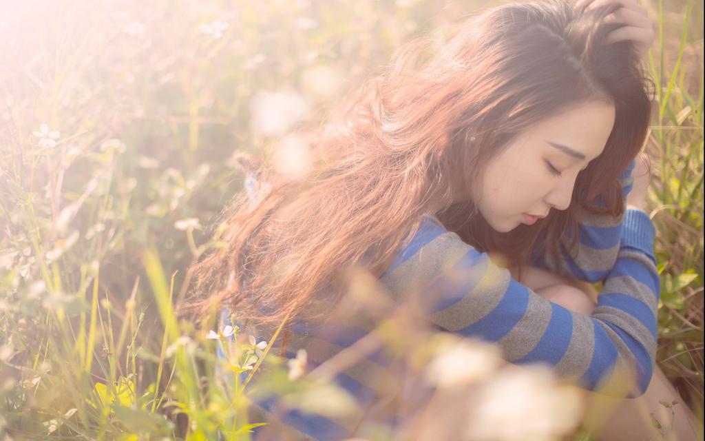 甜美美女户外唯美写真