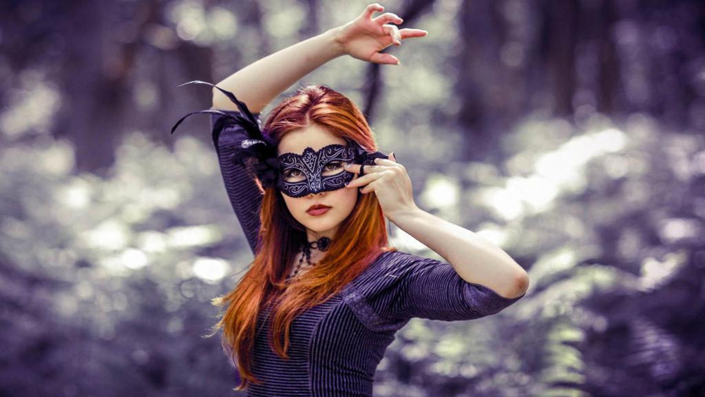 美丽的面具女孩