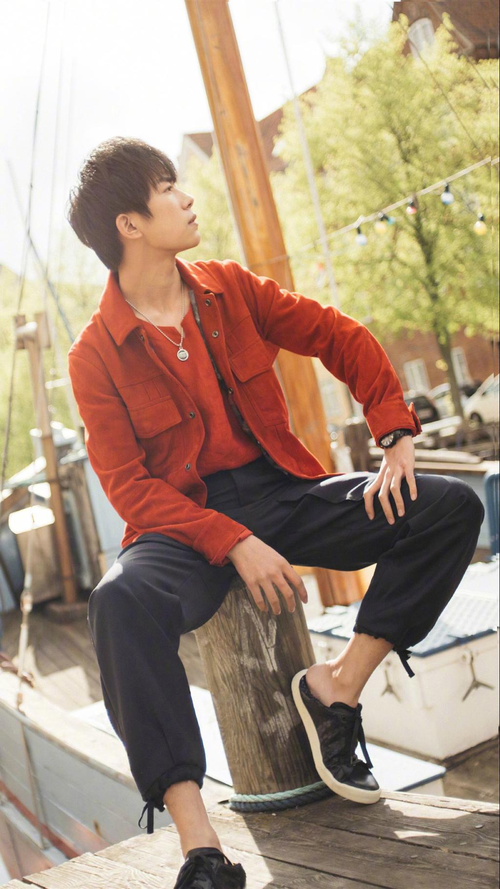 易烊千玺丹麦时尚街拍